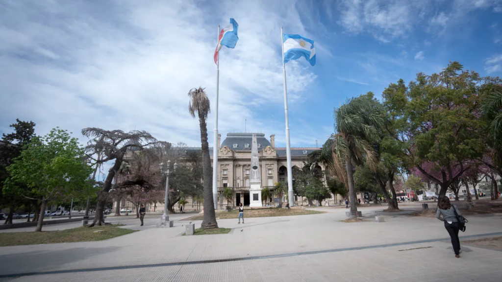 Acuerdo clave con Naci&oacute;n: Santa Fe recibir&aacute; $10.000 millones mensuales para sostener la Caja de Jubilaciones