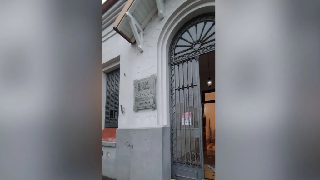 Nueva denuncia en una escuela de Rafaela: un alumno envi&oacute; fotos de un aire comprimido a sus compa&ntilde;eros
