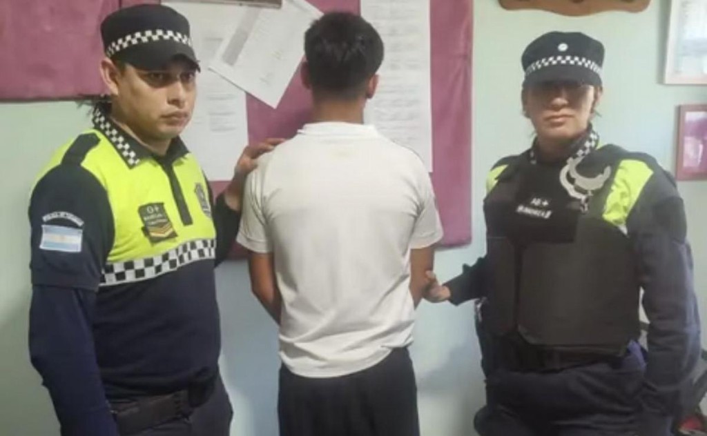 Alarma en Tucum&aacute;n: detienen a un alumno que llev&oacute; un arma cargada con seis balas