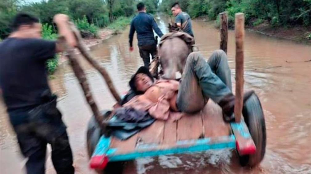 Monte Quemado: rescataron a un hombre en estado cr&iacute;tico tras quedar varado en plena tormenta