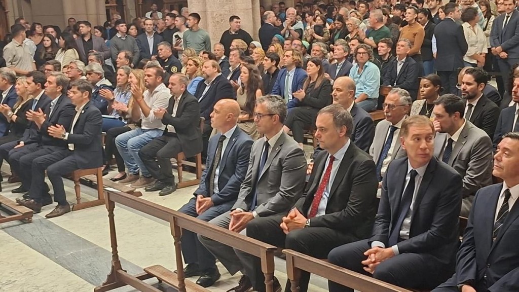 Adorni y Kicillof coincidieron en Luj&aacute;n en la misa por el papa Francisco