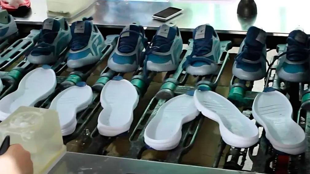 Facilitaron la importaci&oacute;n de kits chinos para ensamblar zapatillas a pedido de f&aacute;bricas locales