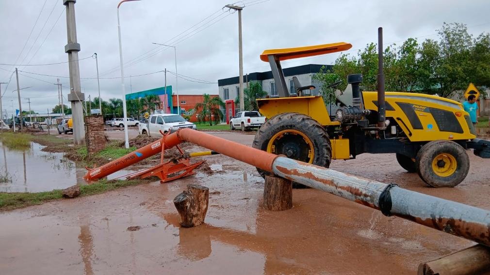 Intenso trabajo del Gobierno de la Provincia en Los Jur&iacute;es y en parajes vecinos afectados por las lluvias