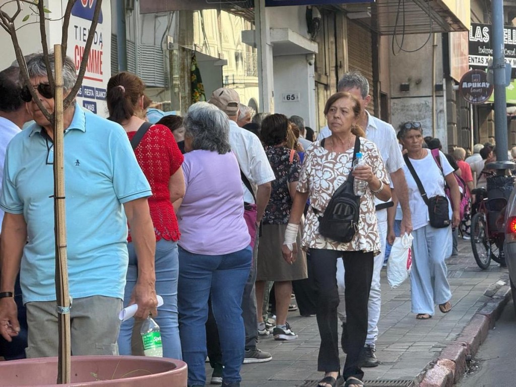 Cada vez hay m&aacute;s jubilados trabajando en blanco: la mitad son monotributistas
