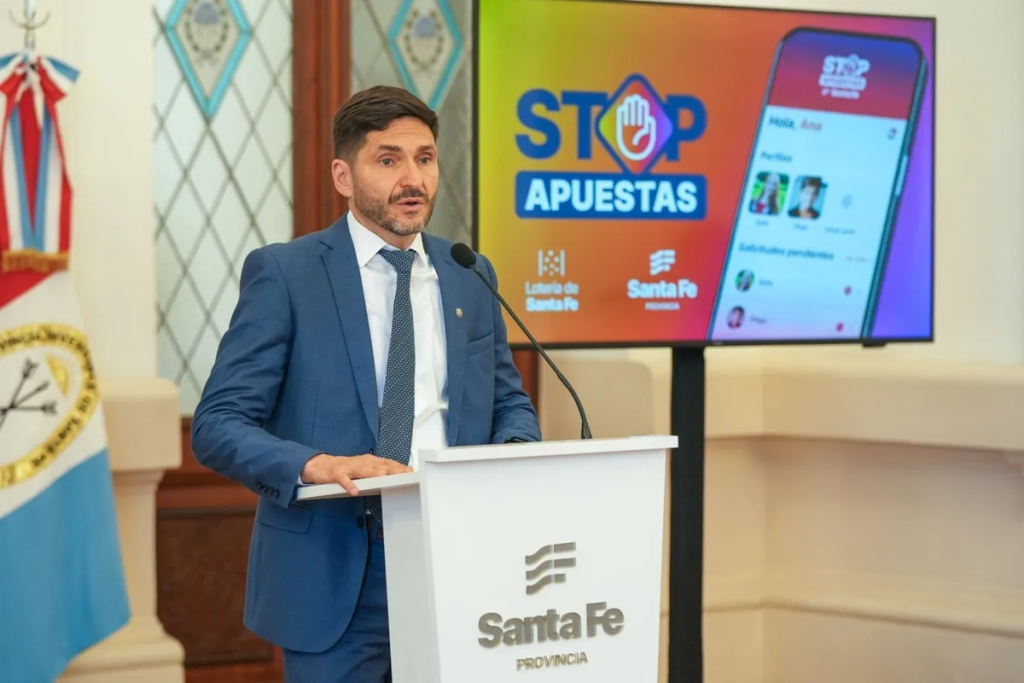 Maximiliano Pullaro present&oacute; una aplicaci&oacute;n para controlar el acceso de menores a sitios de apuestas ilegales