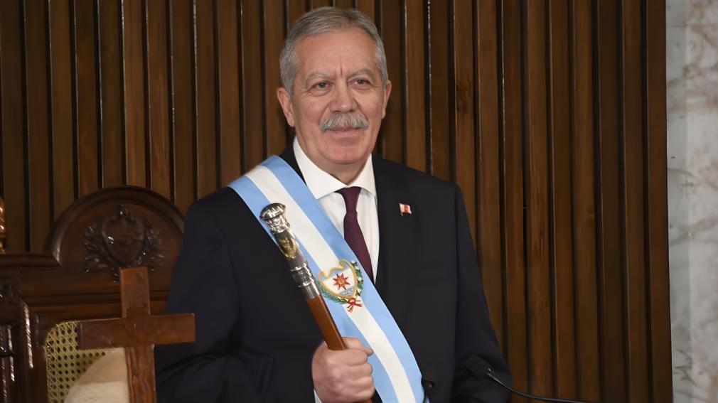 El&iacute;as Su&aacute;rez anunci&oacute; un bono de 600 mil pesos por el D&iacute;a del Trabajador y un bono aguinaldo de $1.200.000