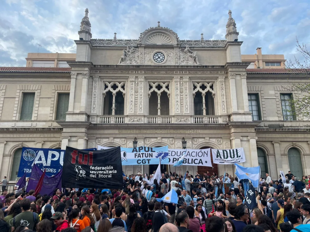 El dato que explica el paro universitario: los docentes perdieron 55% de poder adquisitivo en dos a&ntilde;os y medio