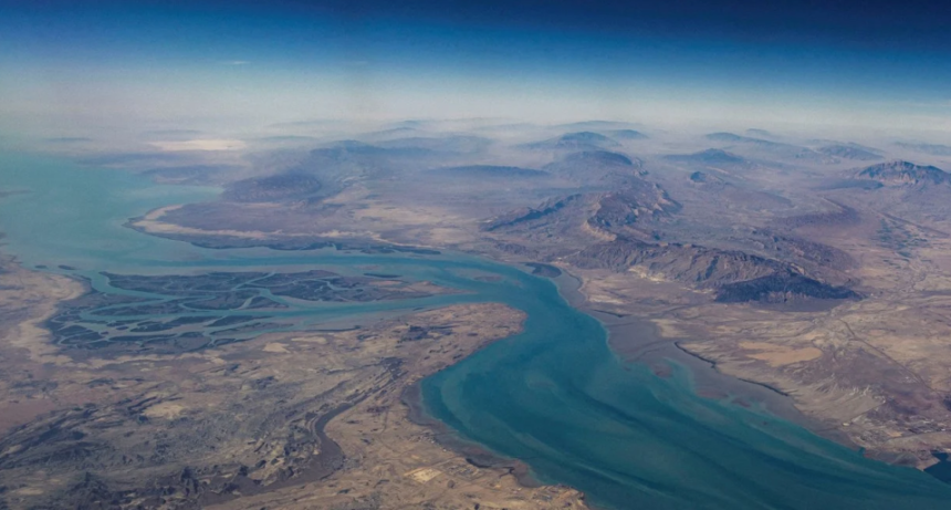 El estrecho de Ormuz sigue restringido pese a la tregua entre Estados Unidos e Ir&aacute;n