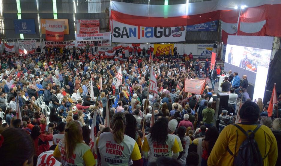 Zamora convocó a defender el federalismo y resaltó el crecimiento de Santiago desde 2005