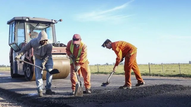 Faltan fondos para las obras de Nación y provincia y disminuyen el personal