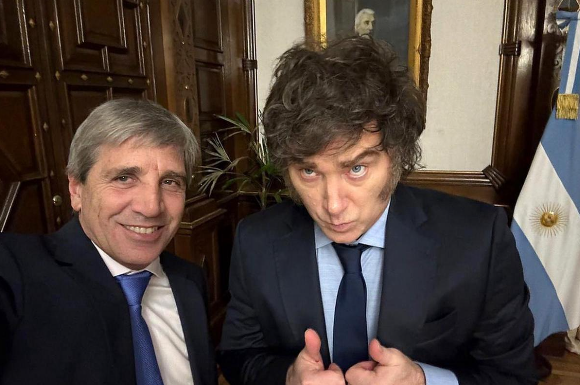 ¿El Gobierno insiste con la dolarización?