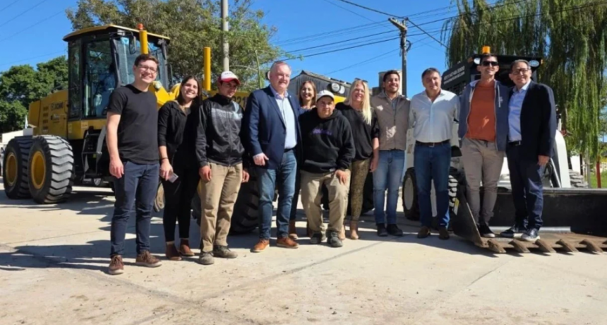 Michlig recorrió obras en Ceres y firmó convenios de infraestructura vial