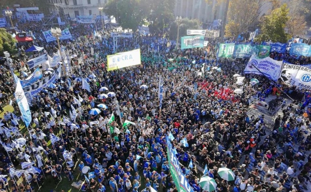 La CGT march&oacute; a Plaza de Mayo con cr&iacute;ticas a Milei: "Se acab&oacute; la paciencia"
