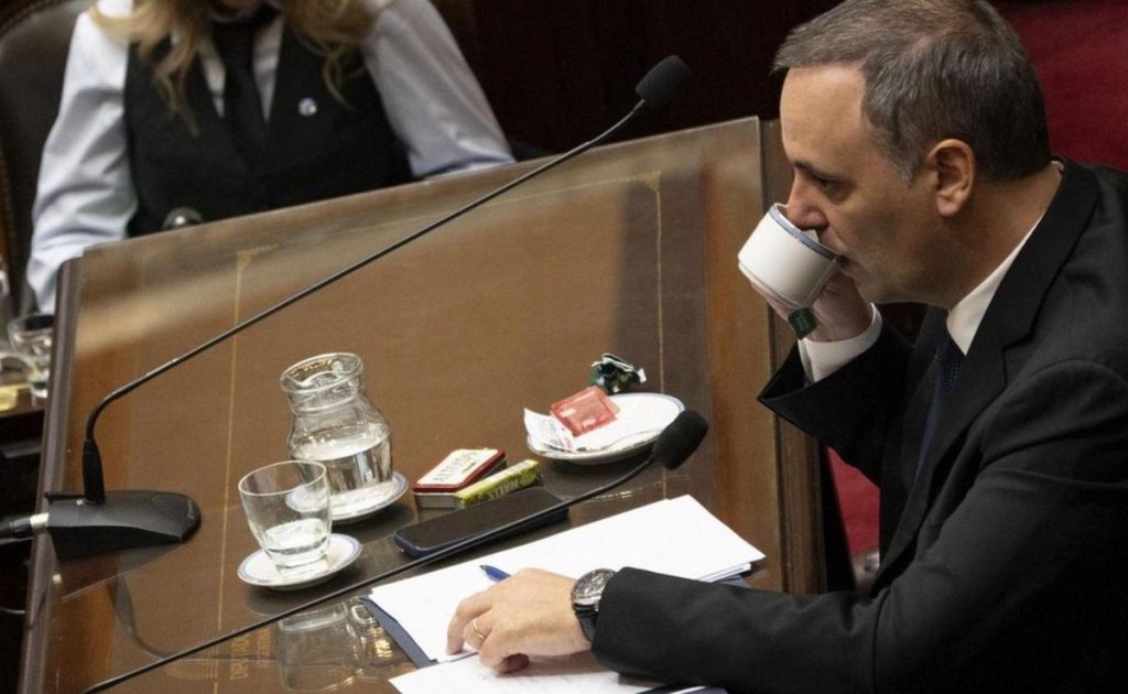 &iquest;Por qu&eacute; el caso Adorni no se termina nunca?