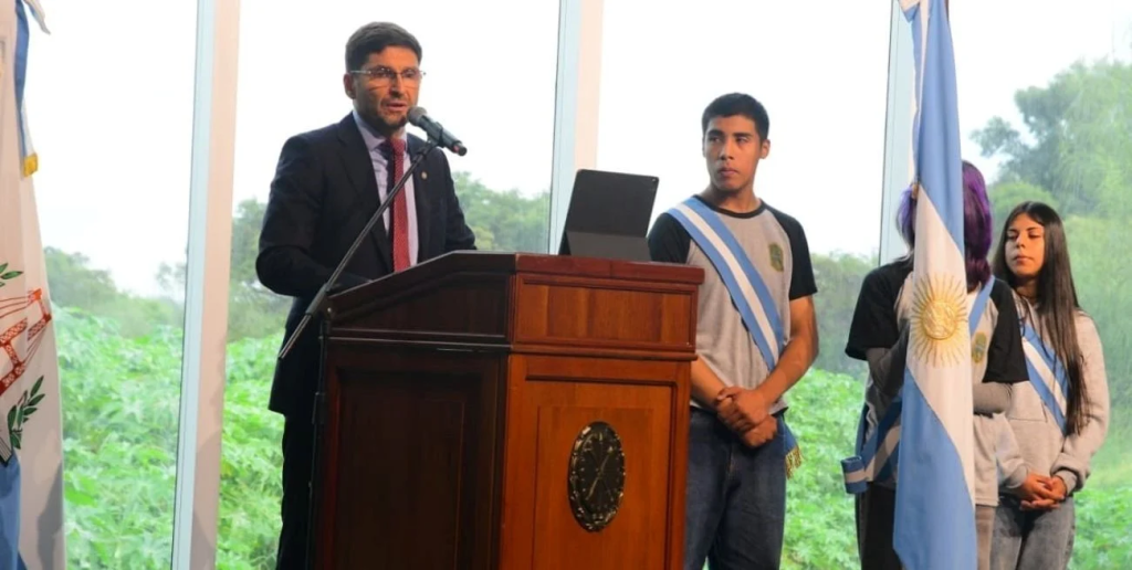 Pullaro encabez&oacute; la promesa a la Constituci&oacute;n y llam&oacute; a &ldquo;ser ciudadanos que defiendan derechos colectivos&rdquo;