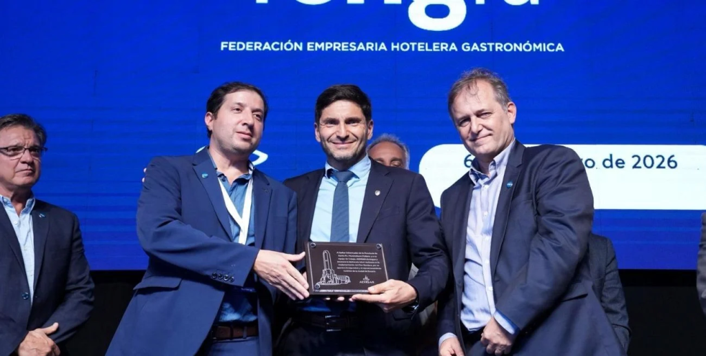 Seguridad y turismo: Pullaro recibi&oacute; una distinci&oacute;n de la hoteler&iacute;a nacional por la transformaci&oacute;n de Rosario