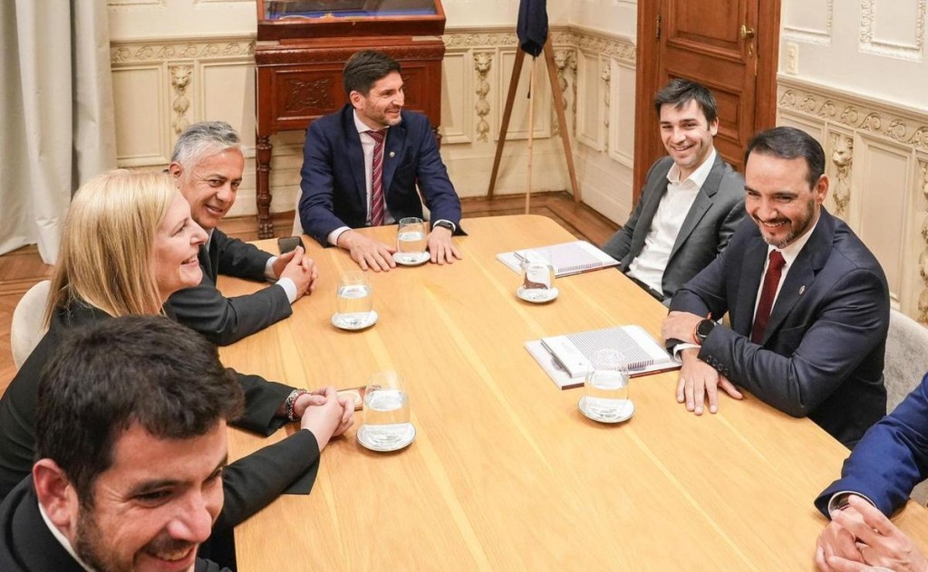 Empez&oacute; la campa&ntilde;a: reclamos en Rosario y el aroma a nuevas alianzas