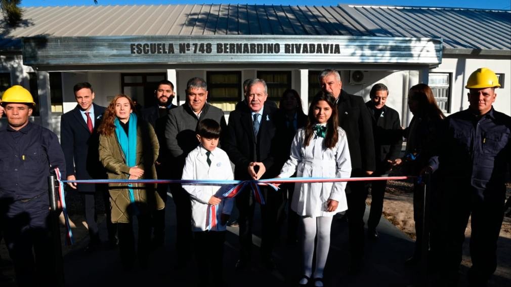 El&iacute;as Su&aacute;rez inaugur&oacute; obras en la Escuela N&deg; 748 de Villa Atamisqui y entreg&oacute; viviendas sociales
