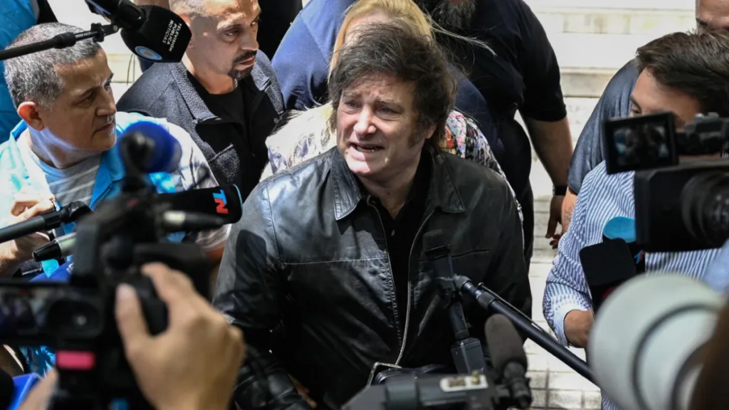 Integrantes del Gobierno nacional piden la intervenci&oacute;n de Javier Milei ante la escalada entre Santiago Caputo y los Menem