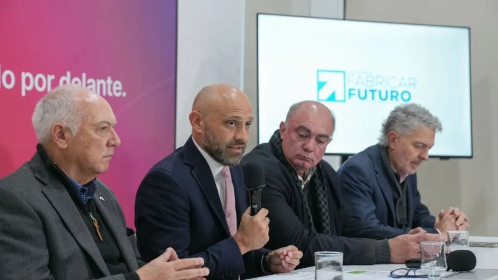 Puccini reivindic&oacute; el "modelo antic&iacute;clico" de Santa Fe como respuesta al escenario econ&oacute;mico nacional