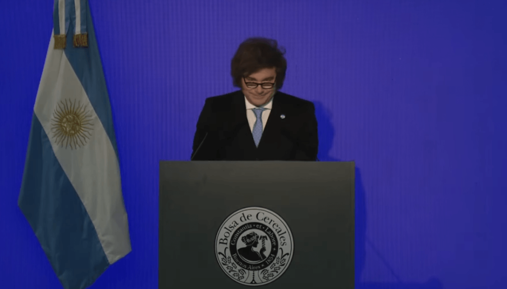 Milei anunci&oacute; baja de retenciones al trigo y la cebada, y a la soja a partir de enero de 2027