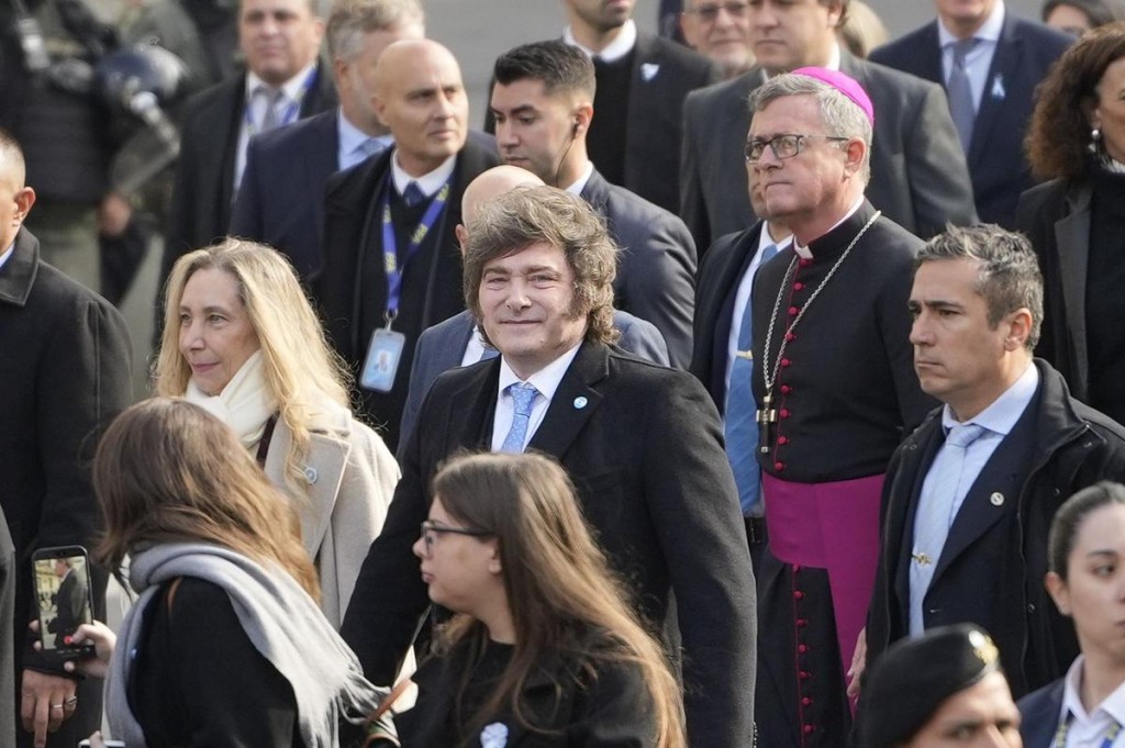 La Patria no cabe en una foto de facci&oacute;n