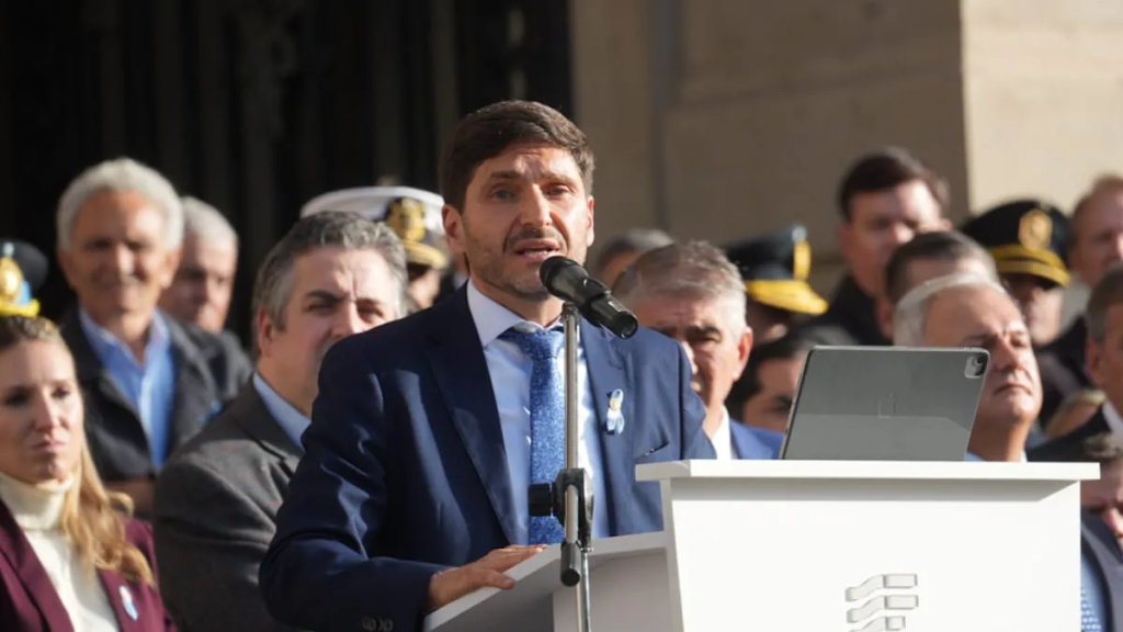 "Nadie se salva solo": Maximiliano Pullaro cit&oacute; al Papa Francisco en el acto por el 25 de Mayo en Santa Fe