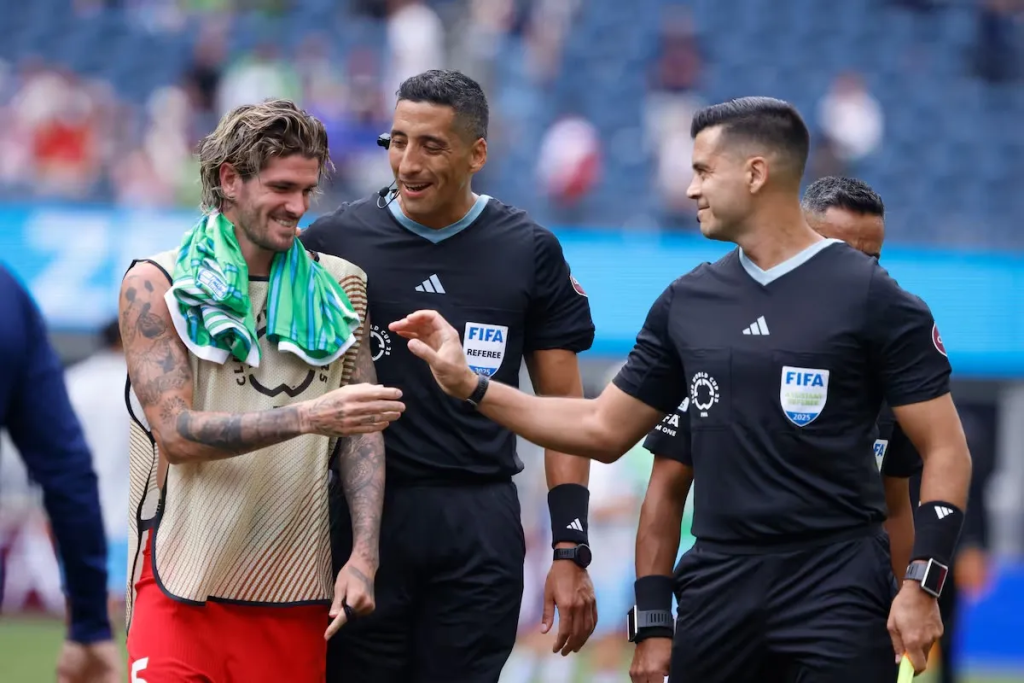 Facundo Rodr&iacute;guez, el &aacute;rbitro que representar&aacute; a Villa Guillermina en el Mundial 2026: "Me llevo la bandera del pueblo"