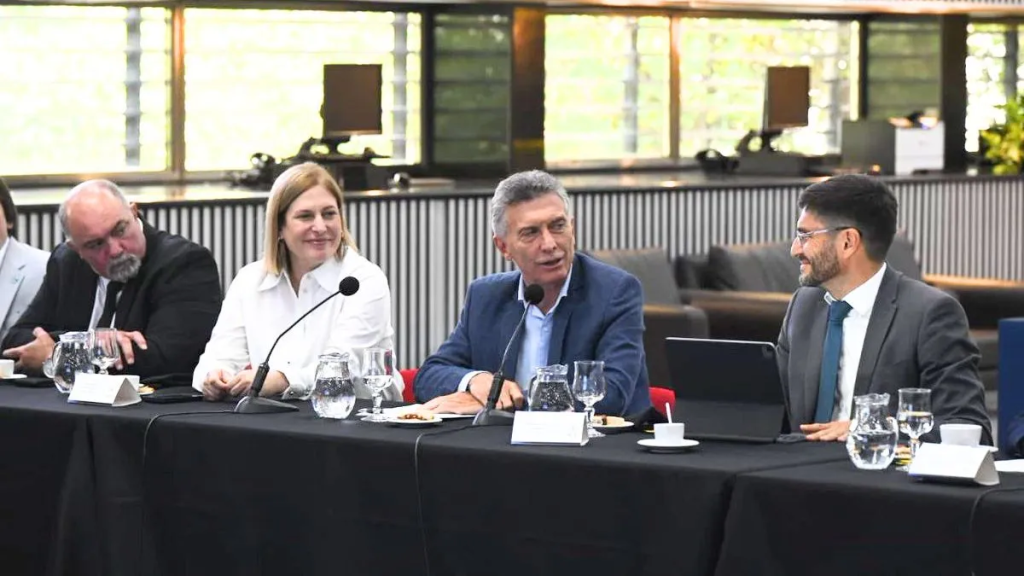 Mauricio Macri llega a Santa Fe en medio de rumores sobre una candidatura presidencial en 2027