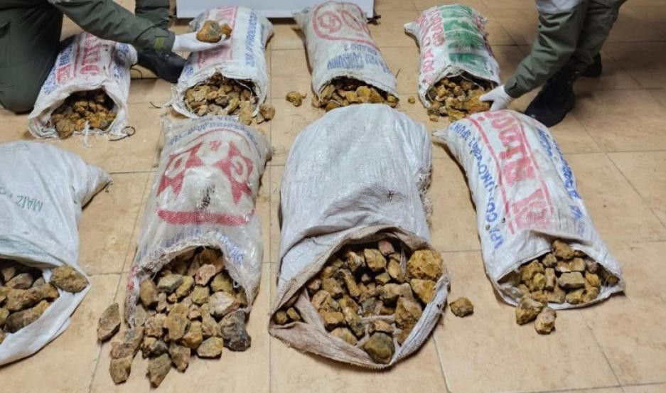 Gendarmería interceptó un colectivo con más de 250 kilos de piedras semipreciosas