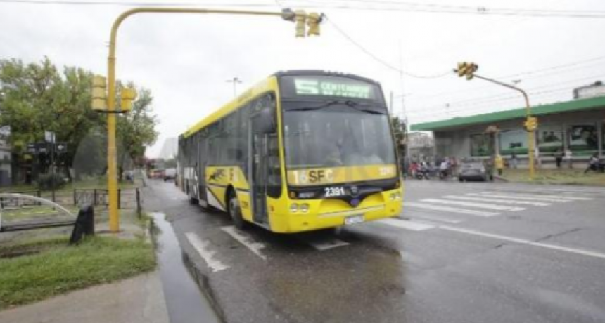 La Red de Intendentes pide cambios impositivos en combustibles para solventar los colectivos