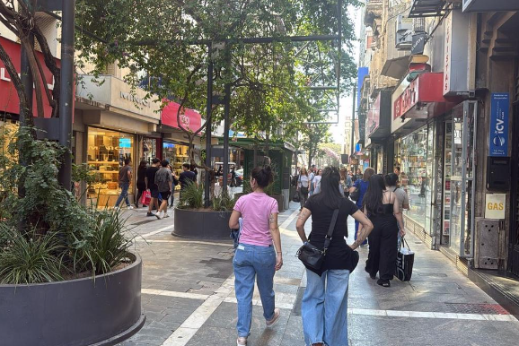Los argentinos ajustan sus gastos y cambian sus hábitos de consumo