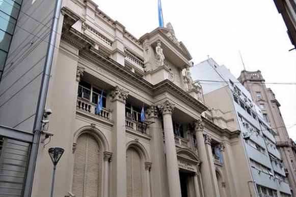 El dilema de las reservas: ¿estrategia electoral o necesidad económica en Argentina?
