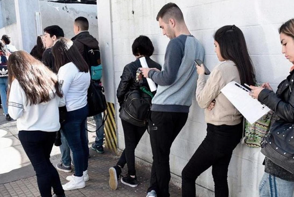Empleo: mírame y no me toques
