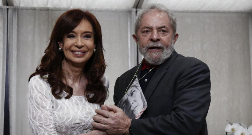 Tras días de poco balcón, Cristina retoma protagonismo con la visita de Lula