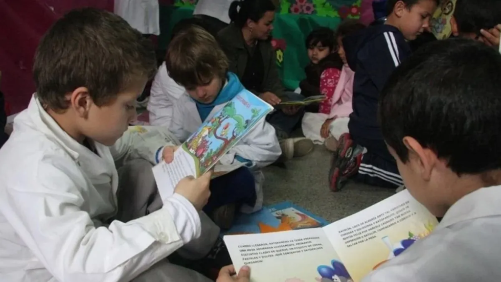 La mejora en el Plan Ra&iacute;z y el desaf&iacute;o de la alfabetizaci&oacute;n temprana: "Se puede aprender a leer y escribir en primer grado"
