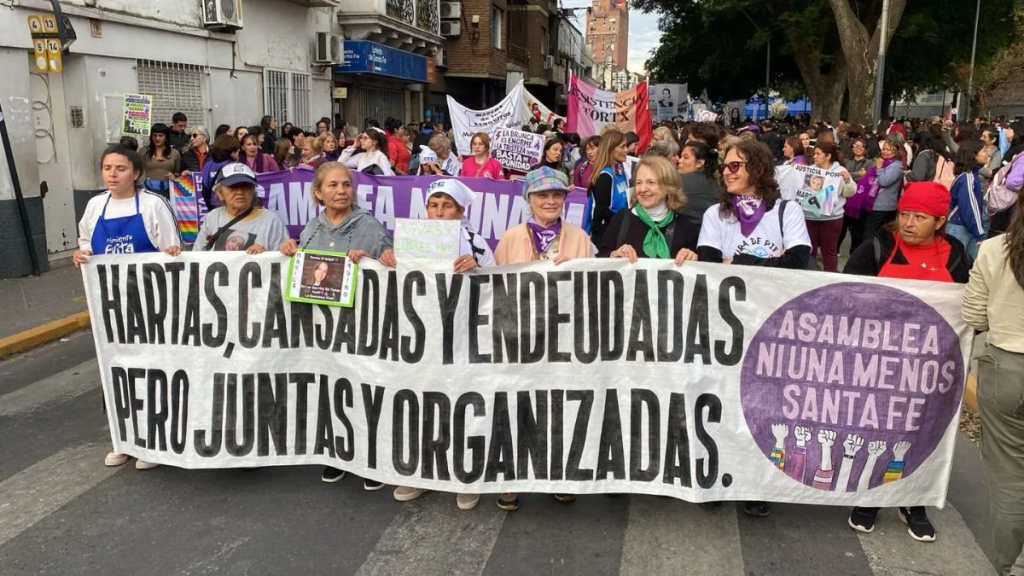 Ni Una Menos en Santa Fe: entre el dolor por un nuevo femicidio y el reclamo de mujeres "hartas, cansadas y endeudadas"