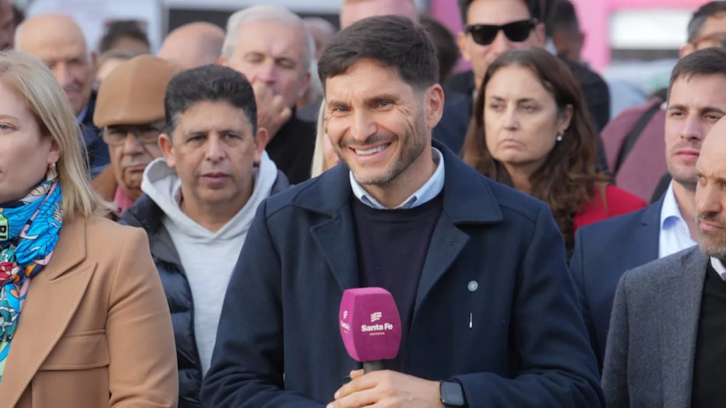 Con un fuerte mensaje pol&iacute;tico y productivo, Maximiliano Pullaro inaugur&oacute; el stand de Santa Fe en AgroActiva