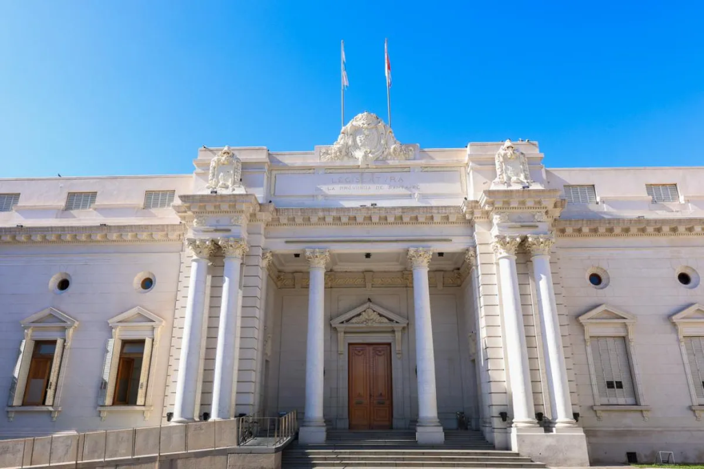 Santa Fe es la &uacute;nica provincia del pa&iacute;s sin Ley de Educaci&oacute;n: la Legislatura inicia un debate hist&oacute;rico