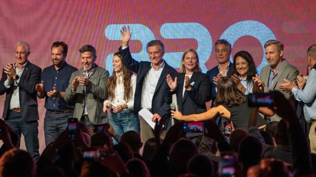 &iquest;Ser&aacute; candidato? Mauricio Macri pas&oacute; por Santa Fe, elogi&oacute; a periodistas y respondi&oacute; sobre su futuro