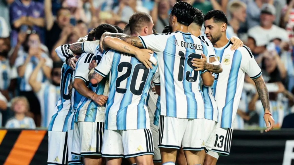 Argentina super&oacute; su &uacute;ltima prueba antes del Mundial y gole&oacute; 3 a 0 a Islandia con goles de Barco, Messi y Almada