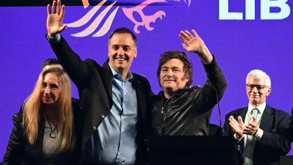 Manuel Adorni en la cuerda floja: &iquest;por qu&eacute; Javier Milei lo sostiene?