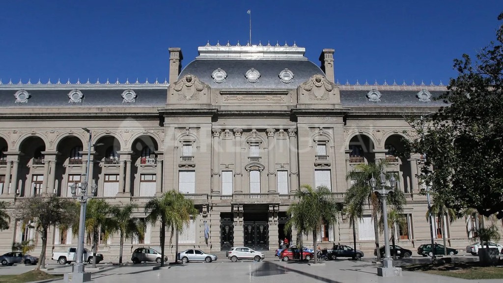 Santa Fe tiene Ficha Limpia: los que tengan antecedentes penales no podr&aacute;n tener contratos con el Estado