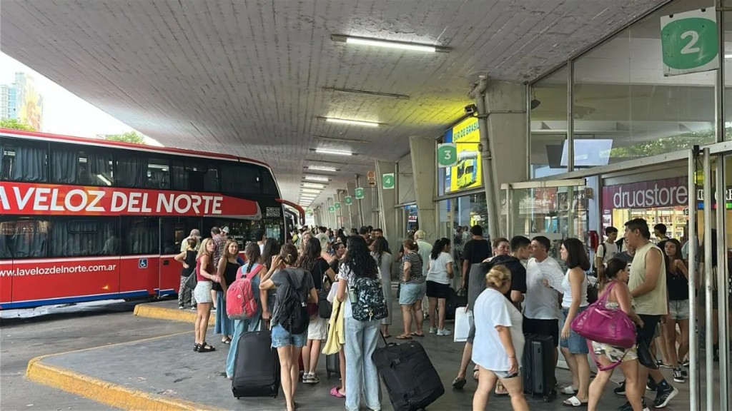 Crisis terminal del transporte interurbano: advierten por inminentes recortes de servicios y el pago del aguinaldo en cuotas