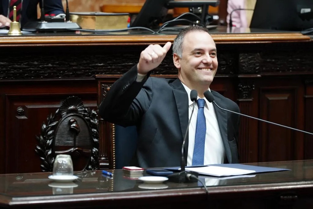 Se cancel&oacute; el informe de Manuel Adorni en el Senado porque los legisladores opositores solo quieren interpelarlo