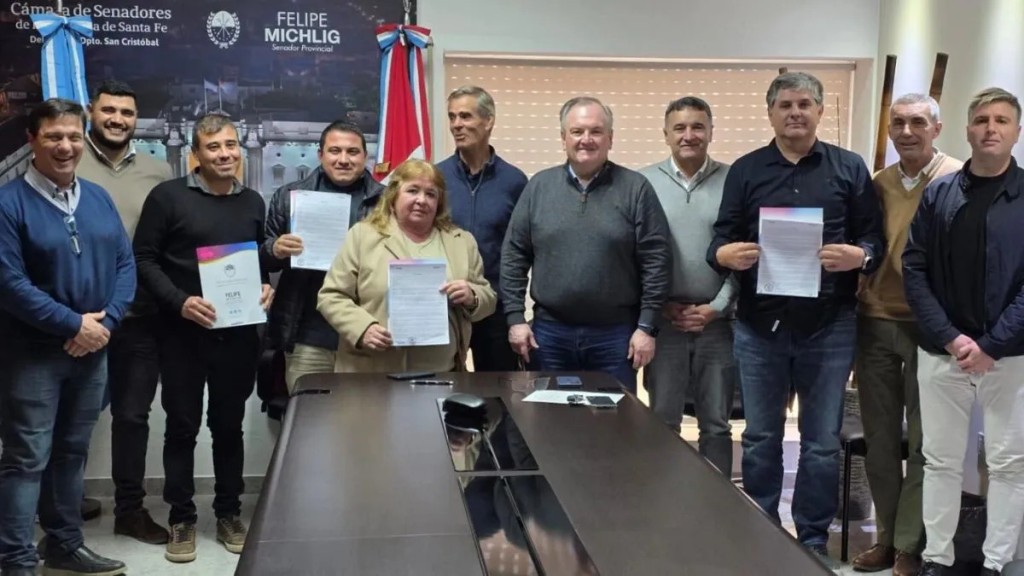 El senador Felipe Michlig firm&oacute; convenios para la ejecuci&oacute;n de obras viales en San Crist&oacute;bal