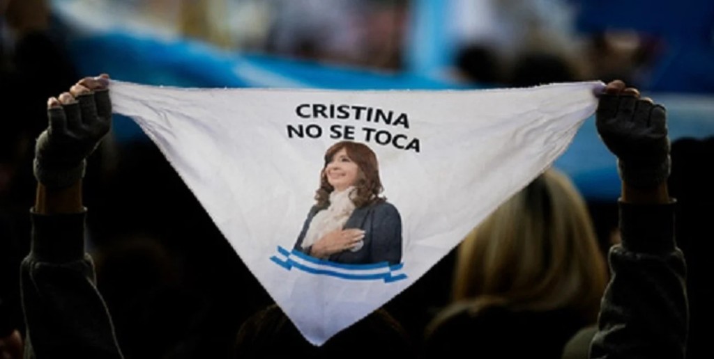 La Justicia intim&oacute; a la Anses para que restituya la pensi&oacute;n de viudez a Cristina Kirchner