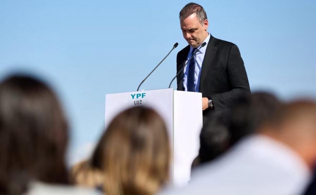 Adorni dejar&aacute; tambi&eacute;n el directorio de YPF y se alejar&aacute; del Estado
