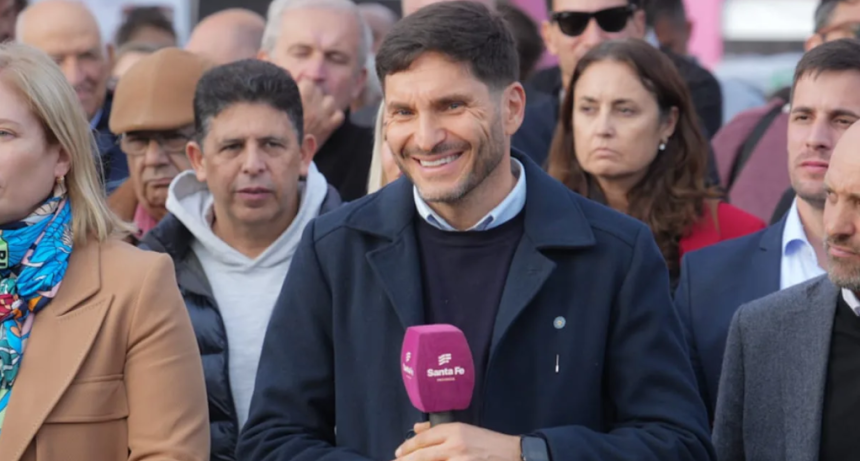 Con un fuerte mensaje pol&iacute;tico y productivo, Maximiliano Pullaro inaugur&oacute; el stand de Santa Fe en AgroActiva
