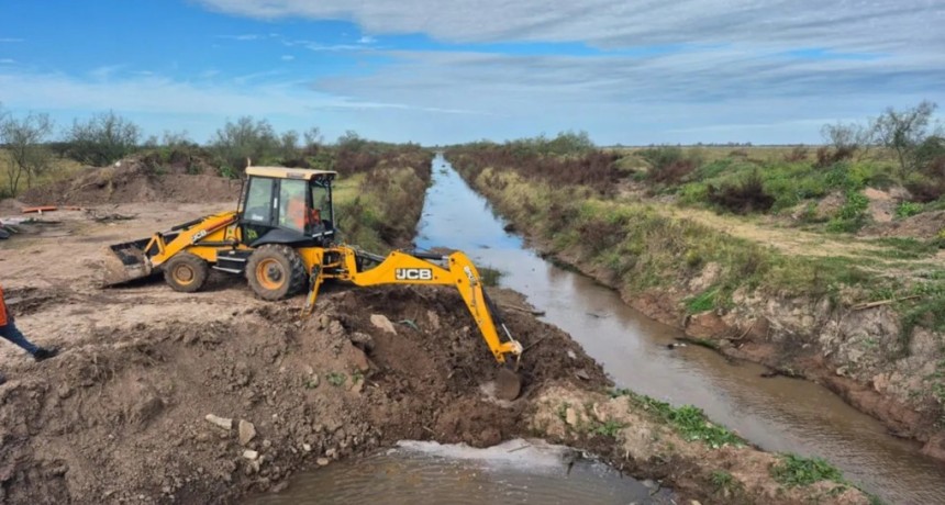 El Plan H&iacute;drico de Pullaro llega al norte de Santa Fe: licitan la limpieza de 10 canales troncales claves